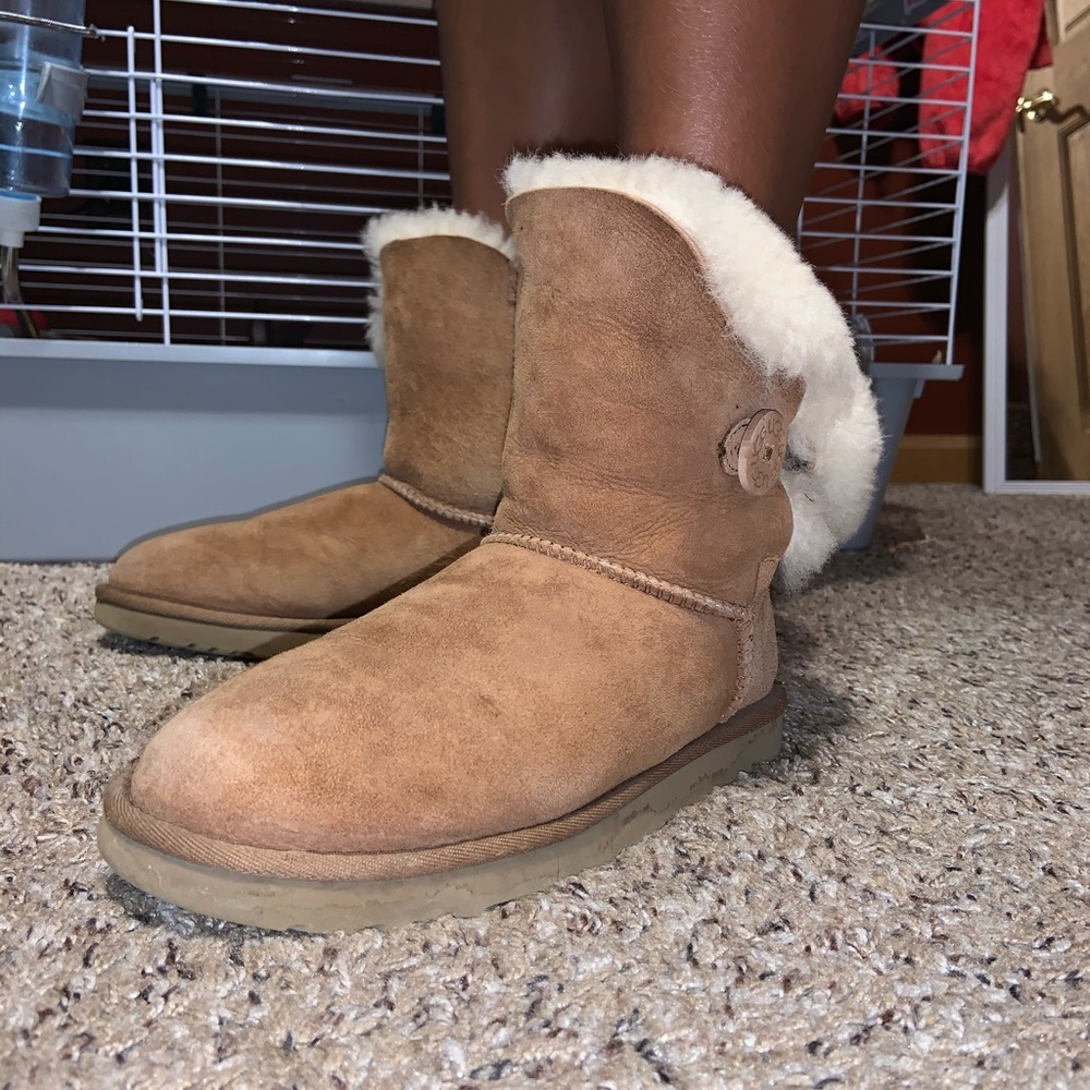 Uggs Bailey Button - Picture 2 of 6